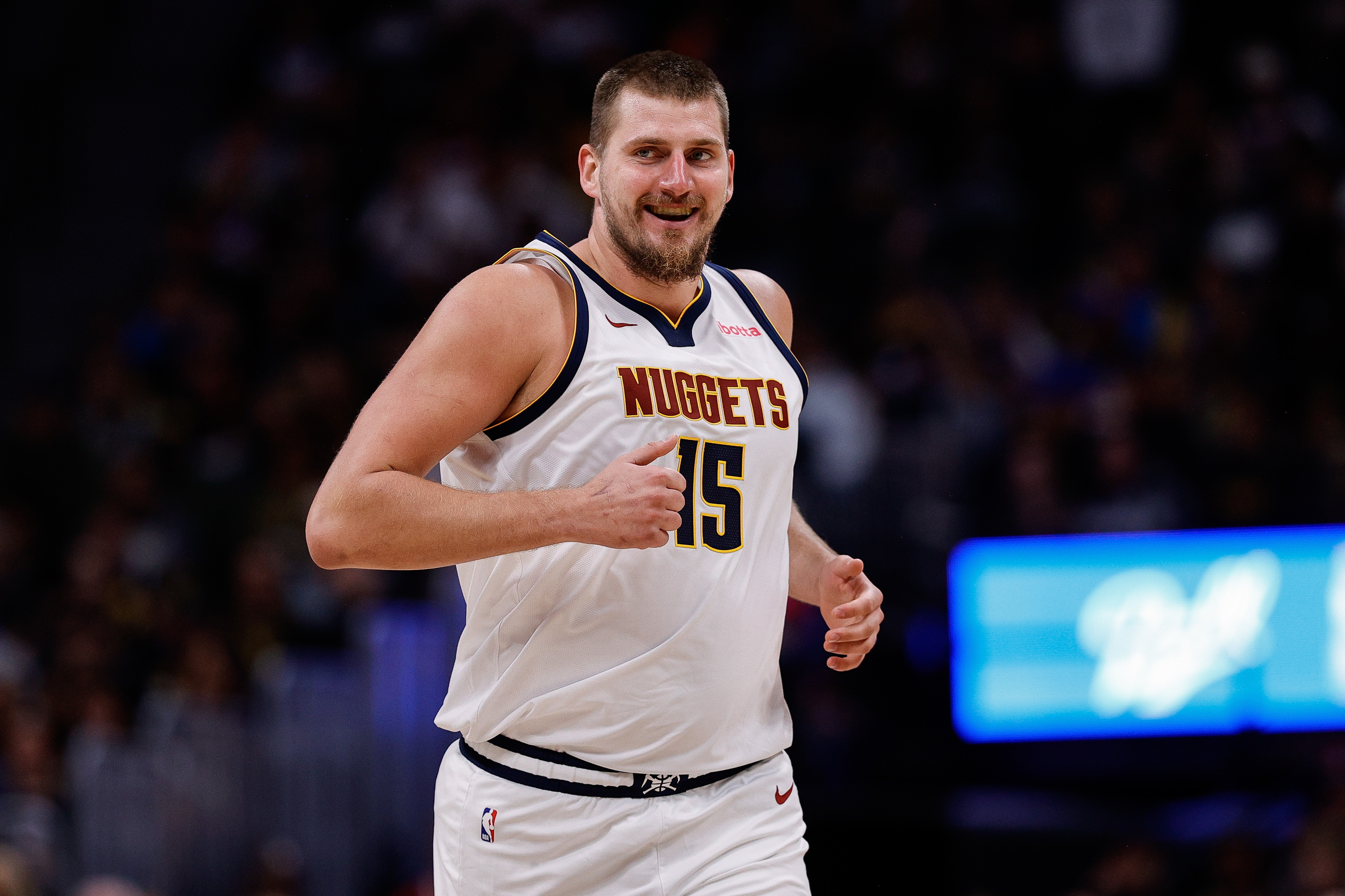 約基奇賽季前五戰(zhàn)得到至少150分50板50助 NBA歷史首人